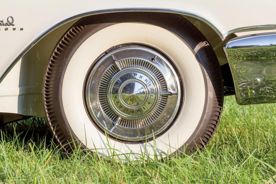 Колеса Imperial Crown Convertible (PY1-M 925) 1960 года  (фото 10 из 20)
